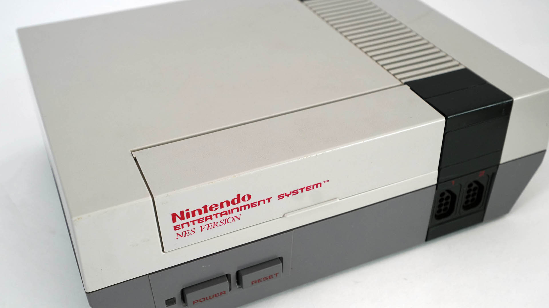 Nintendo Entertainment System (NES) - videogamesmuseum.org